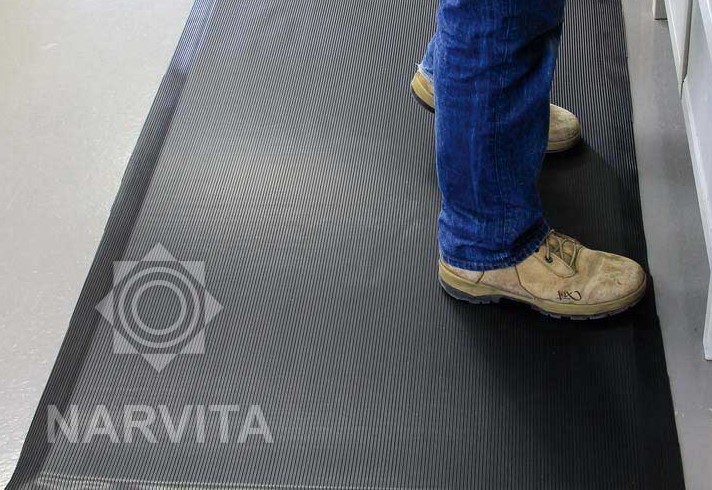 juodas ergonominis kilimėlis