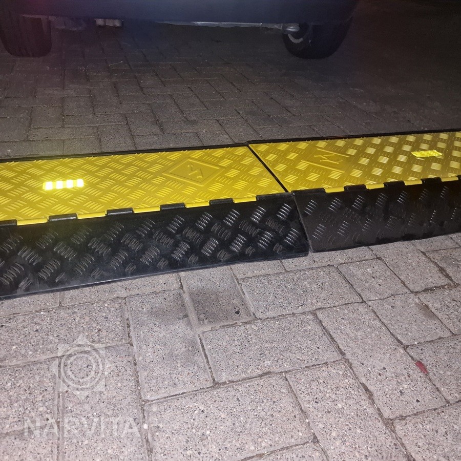 naktį atspindintis kabelių tiltas